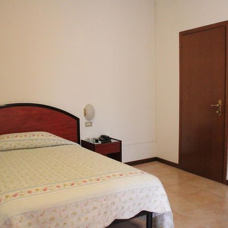 Nuovo Hotel San Martino Snc カザレッキオ・ディ・レーノ 部屋 写真