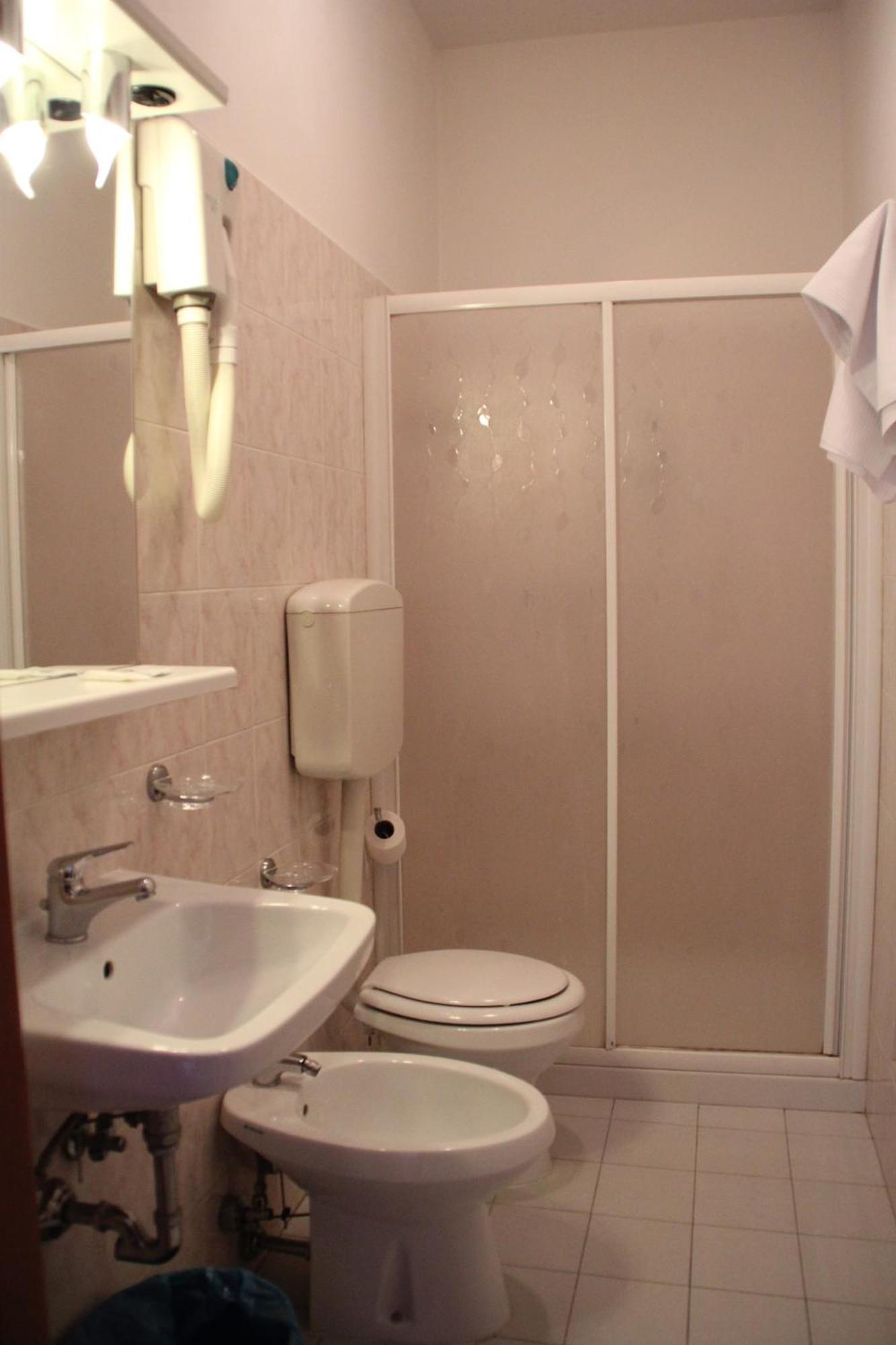 Nuovo Hotel San Martino Snc カザレッキオ・ディ・レーノ 部屋 写真